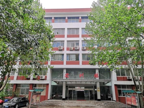 济南应用技术职业中等专业学校是所什么学校？能学音乐吗？